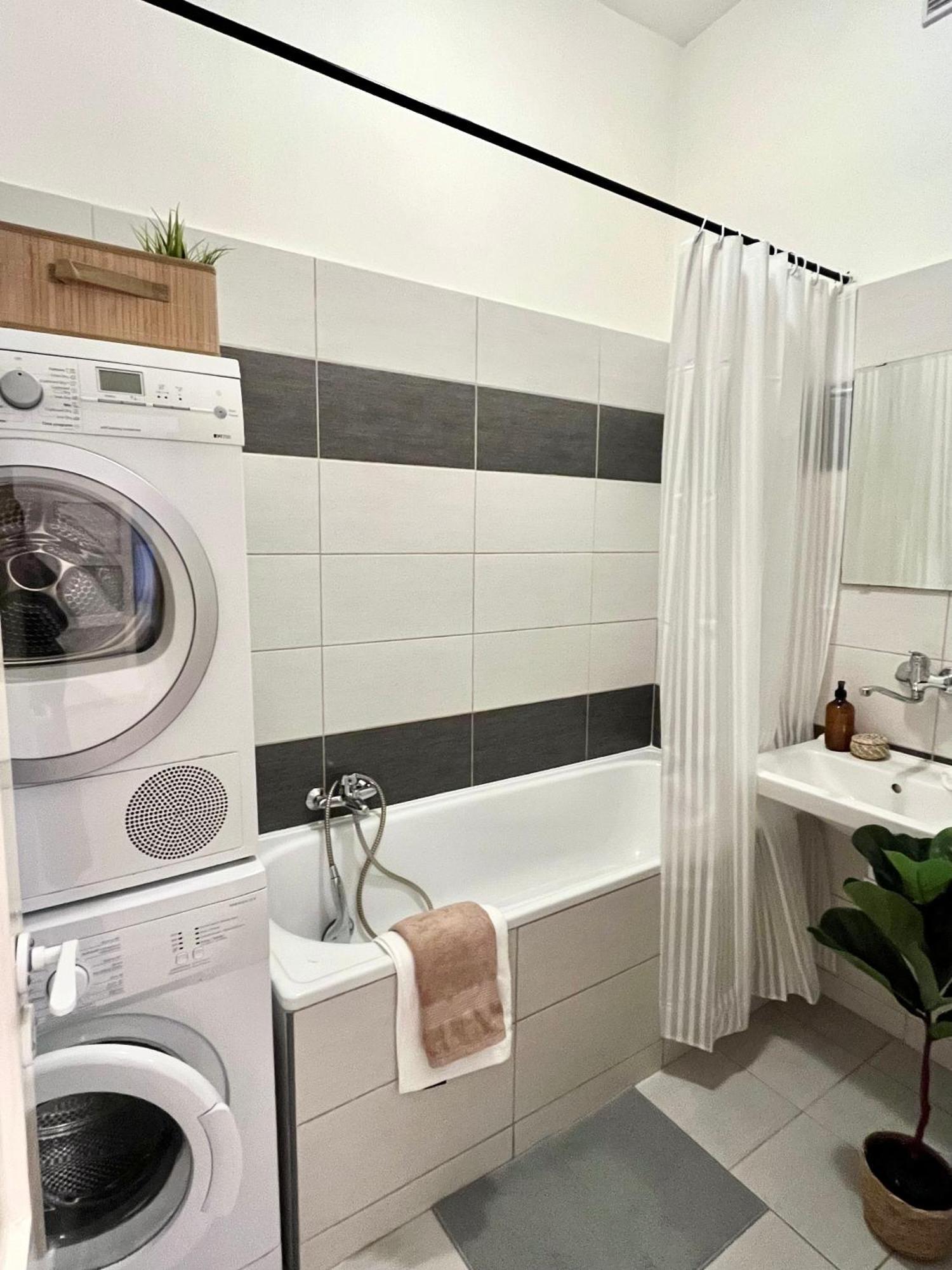 Apartment Lea - Old Town Bratislava Ngoại thất bức ảnh