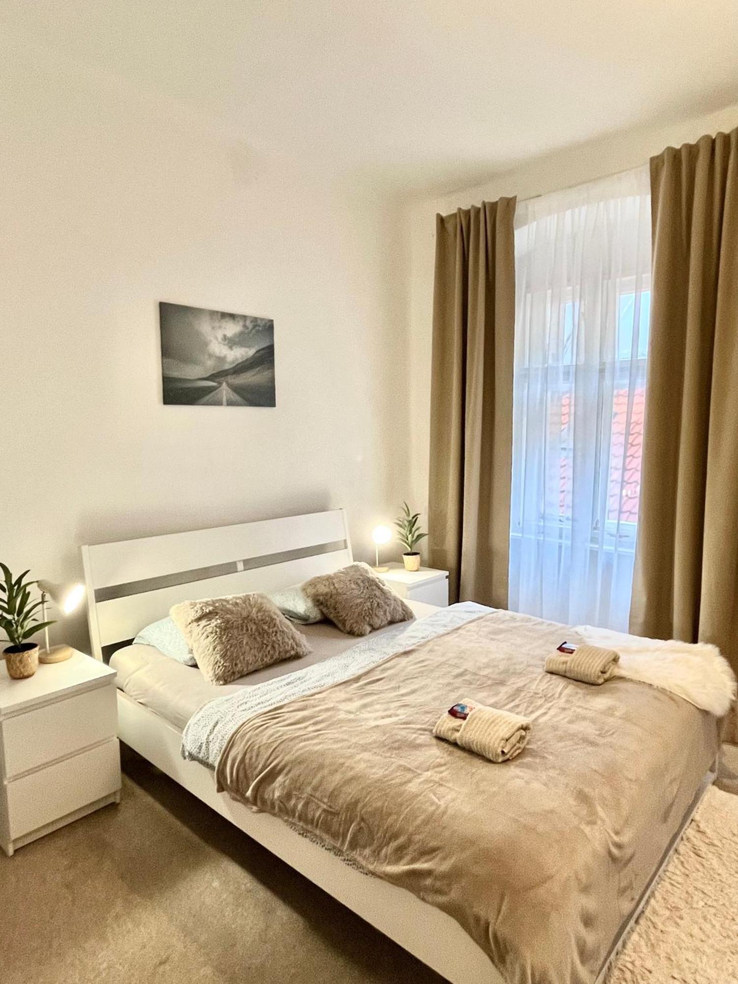 Apartment Lea - Old Town Bratislava Ngoại thất bức ảnh